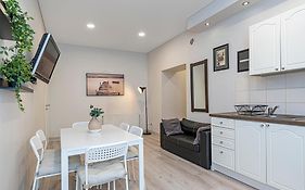 City Centre 3Bd Apartment By Hostlovers